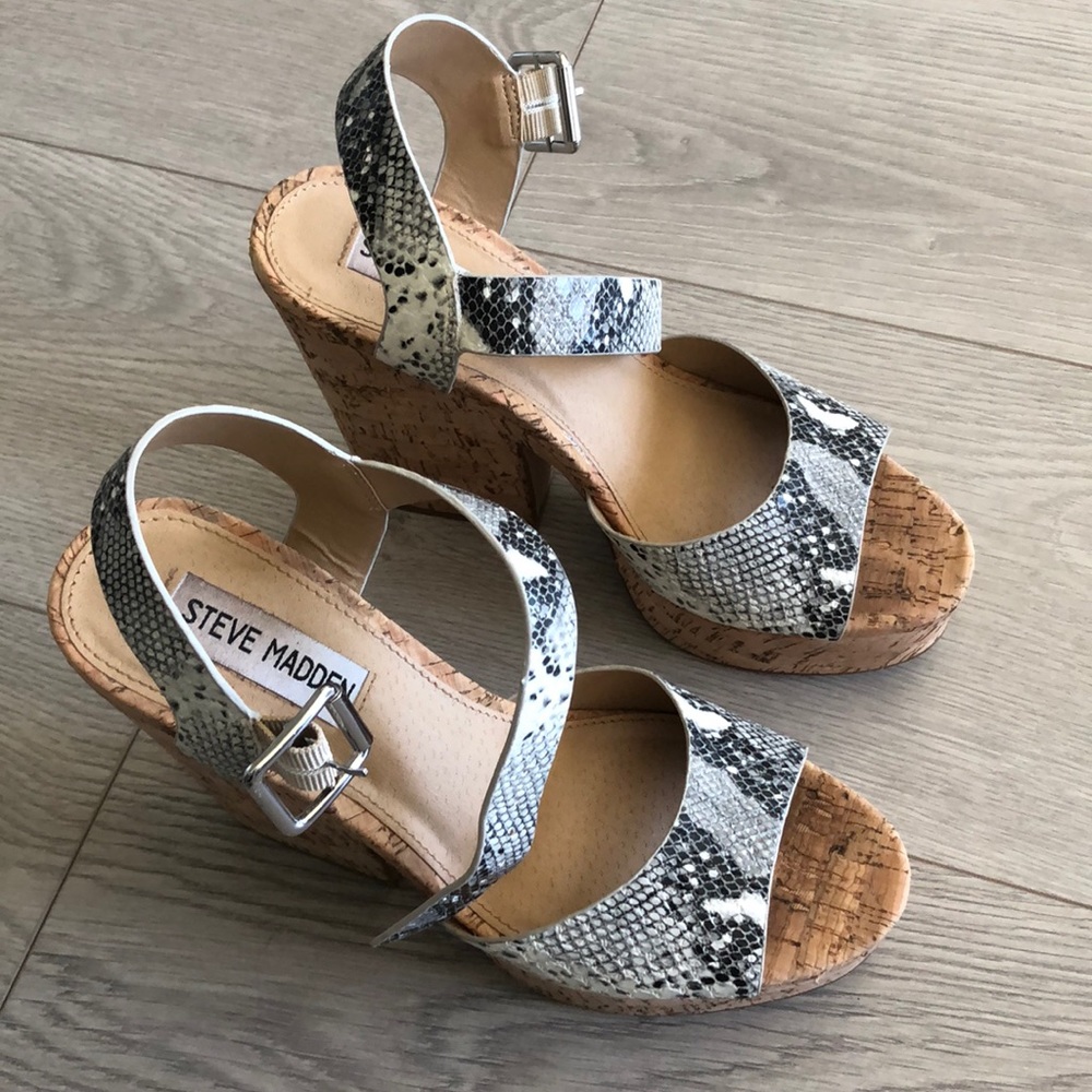 Sandals - Picture 1 of 3